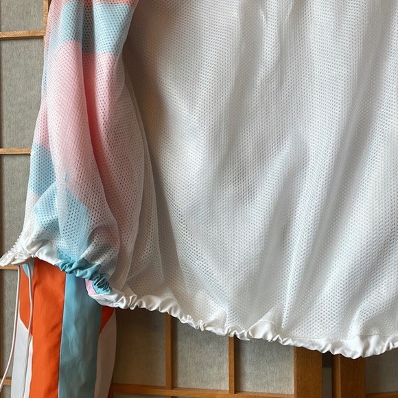 DNA Cropped Ultra Lightweight Windbreaker in
Small - Picture 6 of 13